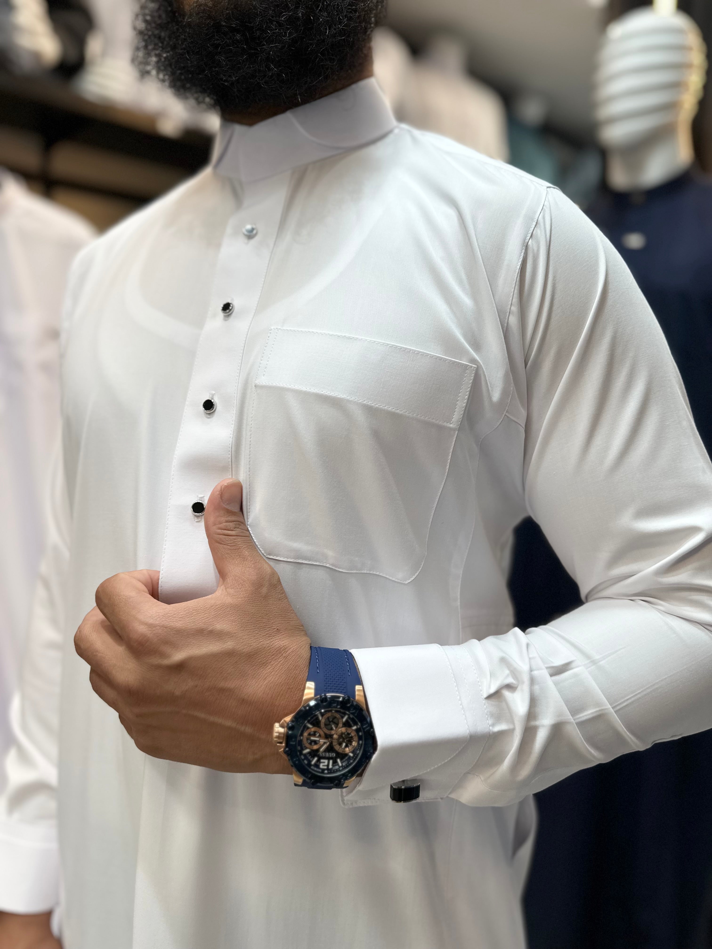 القطري الأبيض الفاخر (مع طقم أزرار نوعية ممتازة)