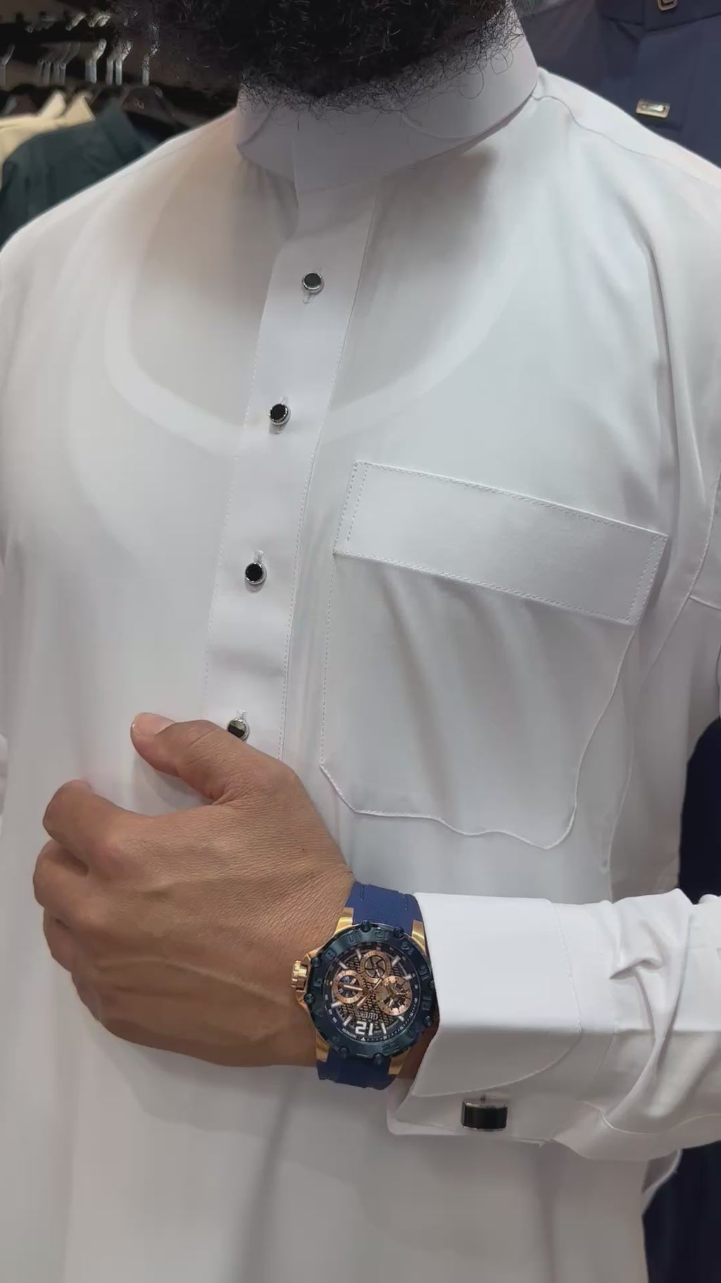 القطري الأبيض الفاخر (مع طقم أزرار نوعية ممتازة)